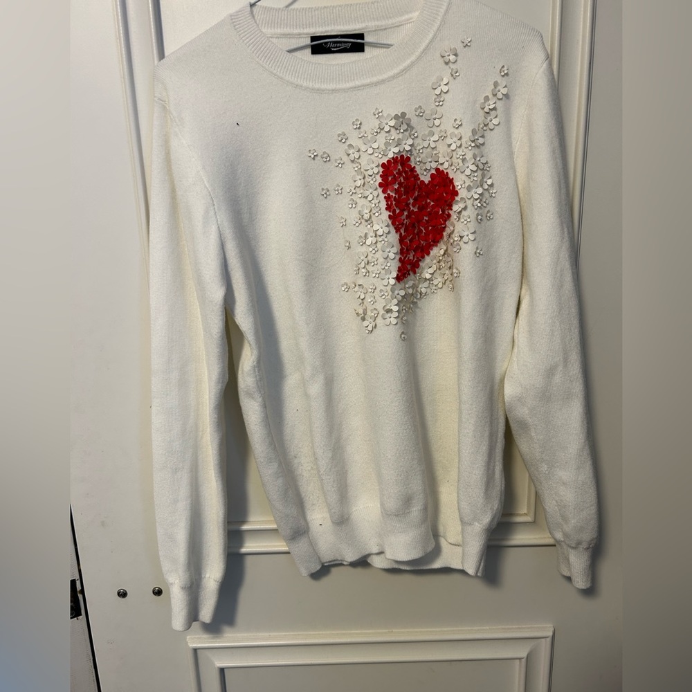 Sweater with 3D design